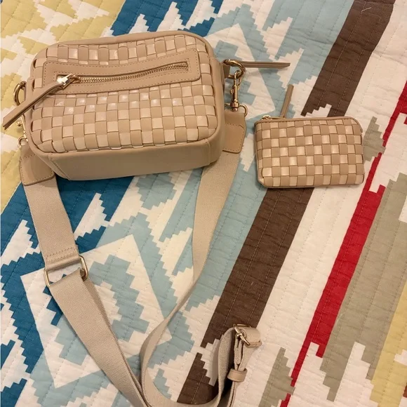 Universal Thread Tan Crossbody Bag and coin wallet - Picture 1 of 7